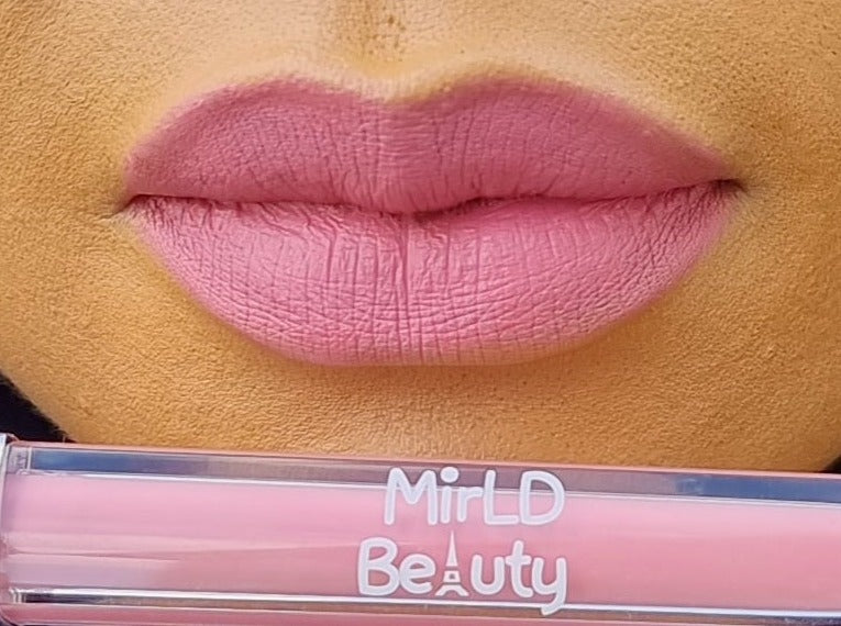 Rouge à lèvres liquide mat " MELO " 9 couleurs. Tenue 12H*